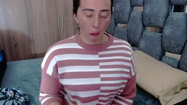 sara hott 1 online show from 02/19/25, 02:01