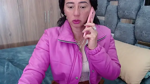 sara hott 1 online show from 02/21/25, 06:48