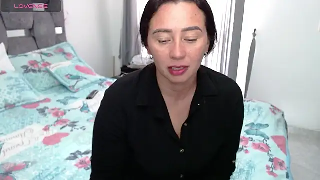 sara hott 1 online show from 10/03/25, 07:33