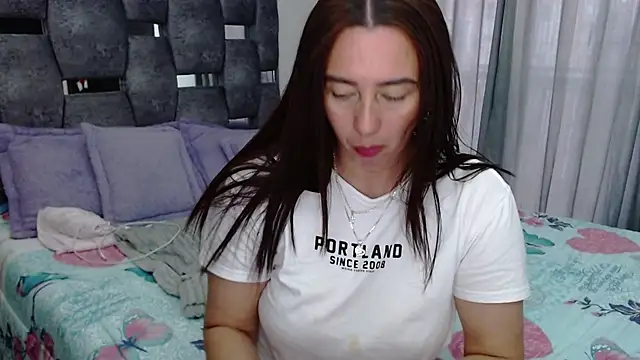 sara hott 1 online show from 11/21/25, 08:07