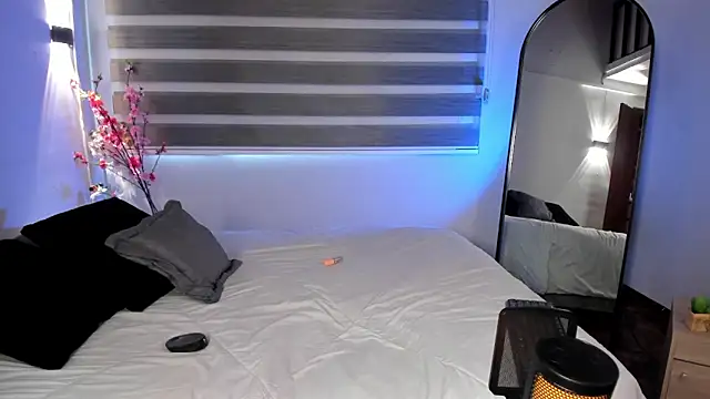 Snapshot of MERIDA_TAYLOR chatting on 09/17/25, 01:02 MERIDA TAYLOR online show from 09/17/25, 01:02