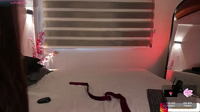 Snapshot of MERIDA_TAYLOR chatting on 10/13/25, 02:06 MERIDA TAYLOR online show from 10/13/25, 02:06