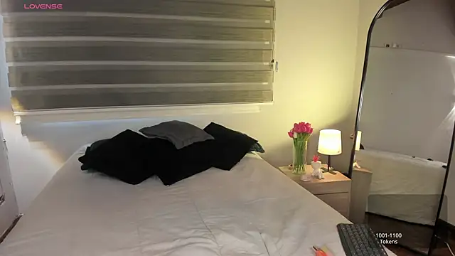 Snapshot of MERIDA_TAYLOR chatting on 06/20/26, 01:36 MERIDA TAYLOR online show from 06/20/26, 01:36