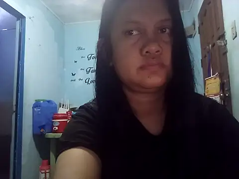 Snapshot of Honeybun25 chatting on 10/12/25, 03:00 Honeybun25 online show from 10/12/25, 03:00