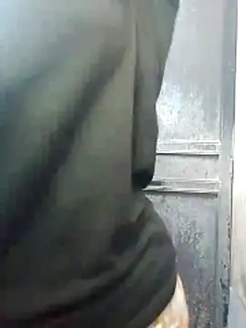 Snapshot of Honeybun25 chatting on 03/04/26, 12:27 Honeybun25 online show from 03/04/26, 12:27