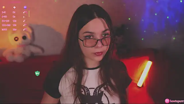 Snapshot of How2Meow chatting on 10/22/25, 04:40 How2Meow online show from 10/22/25, 04:40