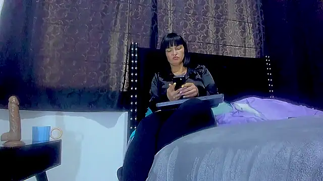 amareto queen online show from 09/30/25, 08:25