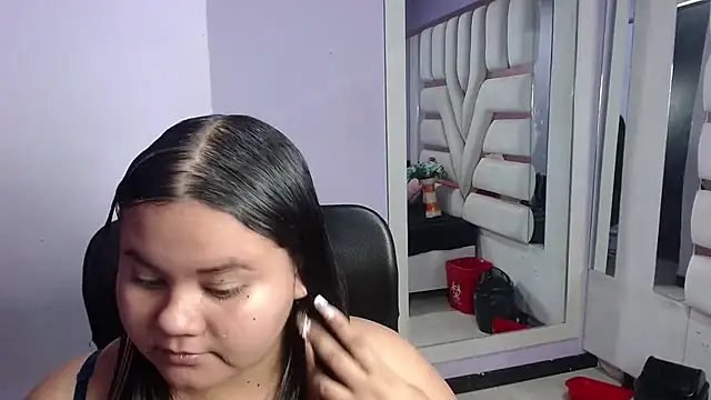 Snapshot of ValenTitis chatting on 10/25/25, 09:09 ValenTitis online show from 10/25/25, 09:09