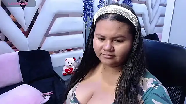 Snapshot of ValenTitis chatting on 04/14/26, 08:15 ValenTitis online show from 04/14/26, 08:15