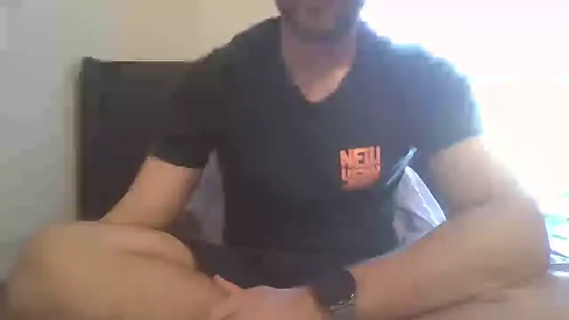 Snapshot of Hotboyo01 chatting on 02/16/25, 08:22 Hotboyo01 online show from 02/16/25, 08:22