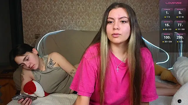 Snapshot of twobabesweet chatting on 01/05/25, 10:32 twobabesweet online show from 01/05/25, 10:32