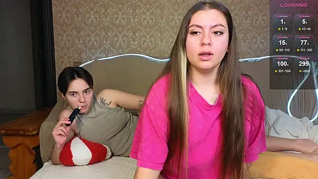 Snapshot of twobabesweet chatting on 01/08/25, 06:52 twobabesweet online show from 01/08/25, 06:52