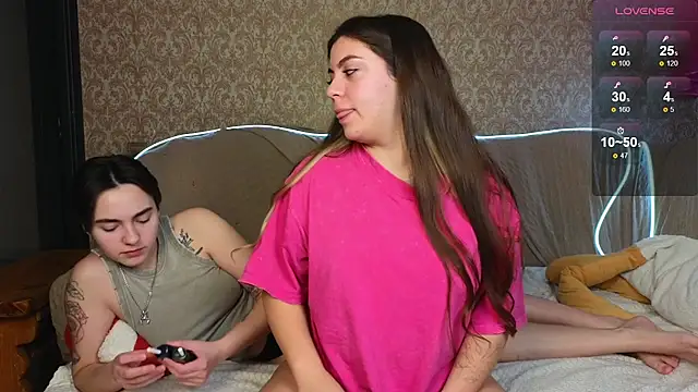 Snapshot of twobabesweet chatting on 01/30/25, 06:46 twobabesweet online show from 01/30/25, 06:46