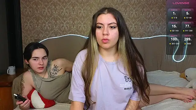 Snapshot of twobabesweet chatting on 02/13/25, 04:22 twobabesweet online show from 02/13/25, 04:22