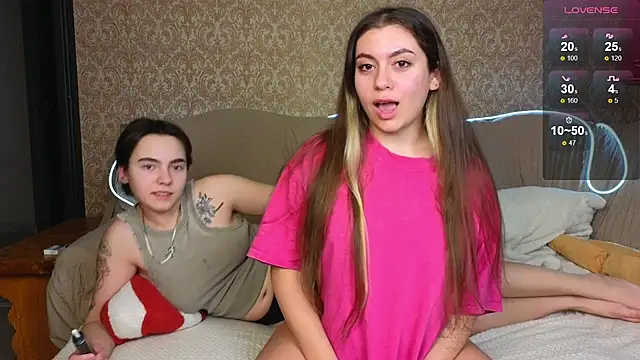 Snapshot of twobabesweet chatting on 02/14/25, 11:10 twobabesweet online show from 02/14/25, 11:10