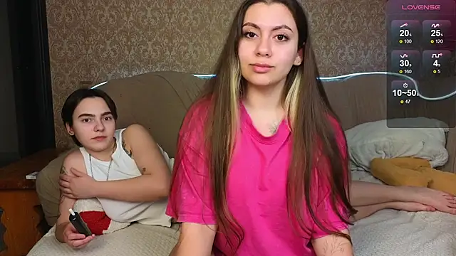 Snapshot of twobabesweet chatting on 03/01/25, 10:34 twobabesweet online show from 03/01/25, 10:34