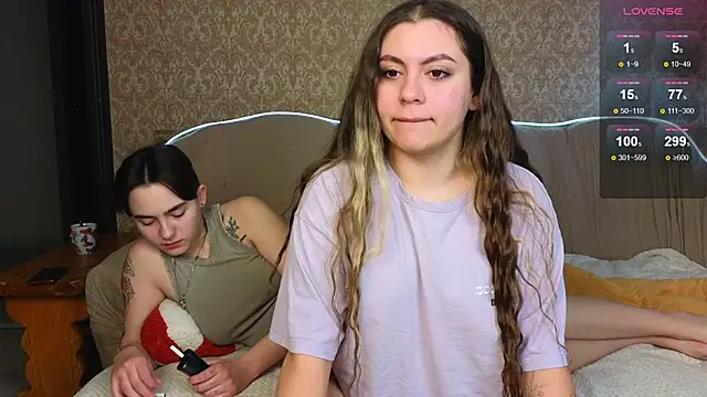 Snapshot of twobabesweet chatting on 03/07/25, 04:13 twobabesweet online show from 03/07/25, 04:13