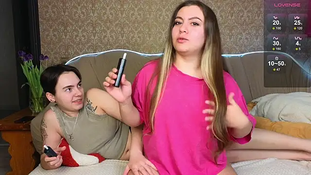 Snapshot of twobabesweet chatting on 03/11/25, 03:59 twobabesweet online show from 03/11/25, 03:59