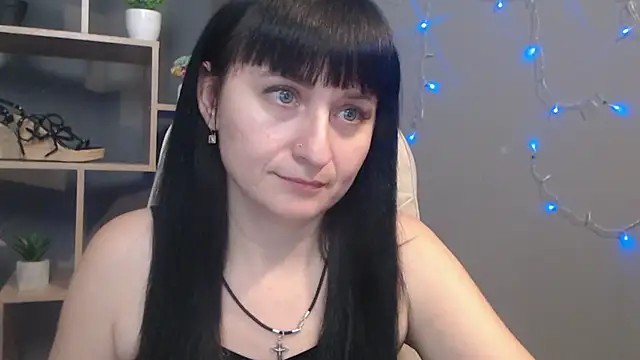 NinaFlawlees online show from 11/25/25, 12:49