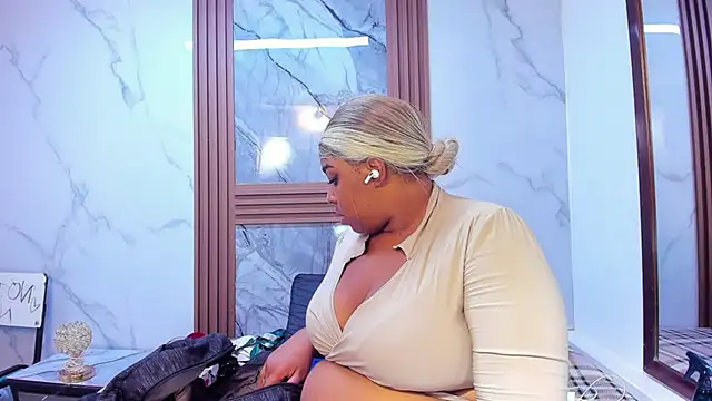 Snapshot of HannyMansonh chatting on 02/13/25, 03:39 HannyMansonh online show from 02/13/25, 03:39