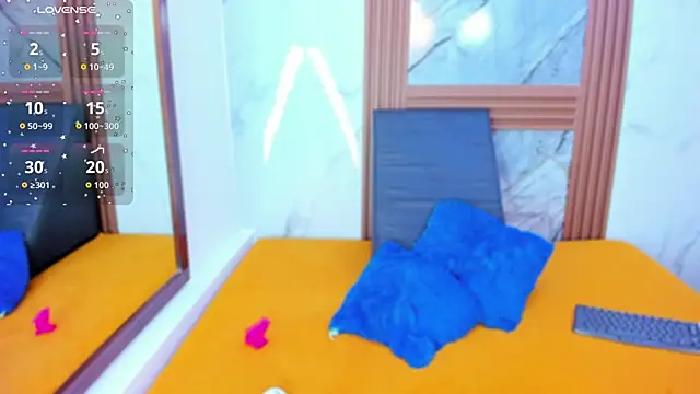 Snapshot of HannyMansonh chatting on 10/19/25, 03:40 HannyMansonh online show from 10/19/25, 03:40