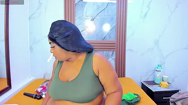 Snapshot of HannyMansonh chatting on 10/22/25, 04:02 HannyMansonh online show from 10/22/25, 04:02