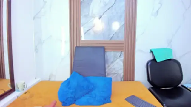 Snapshot of HannyMansonh chatting on 11/16/25, 03:45 HannyMansonh online show from 11/16/25, 03:45