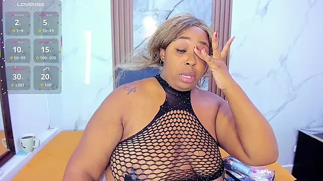 Snapshot of HannyMansonh chatting on 12/04/25, 03:27 HannyMansonh online show from 12/04/25, 03:27