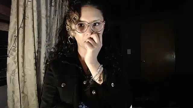 Snapshot of Hathorlove chatting on 11/13/25, 02:54 Hathorlove online show from 11/13/25, 02:54