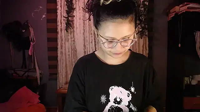 Snapshot of Hathorlove chatting on 01/19/26, 12:58 Hathorlove online show from 01/19/26, 12:58