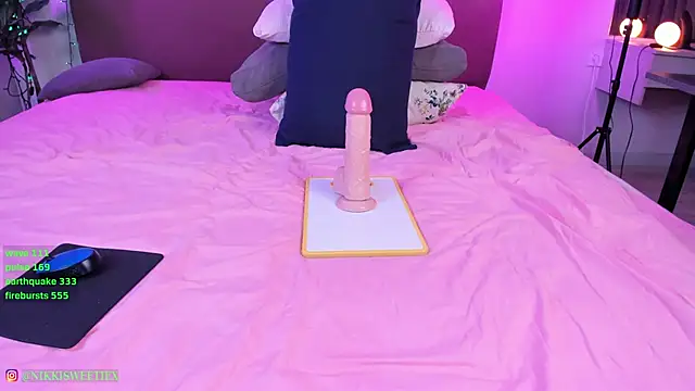 nikkisweetie online show from 12/21/24, 12:16