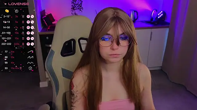 Snapshot of zelda_1 chatting on 09/24/25, 01:36 zelda 1 online show from 09/24/25, 01:36