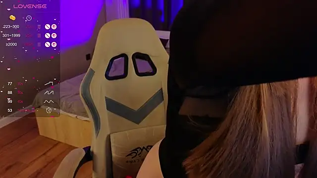 Snapshot of zelda_1 chatting on 10/12/25, 07:35 zelda 1 online show from 10/12/25, 07:35