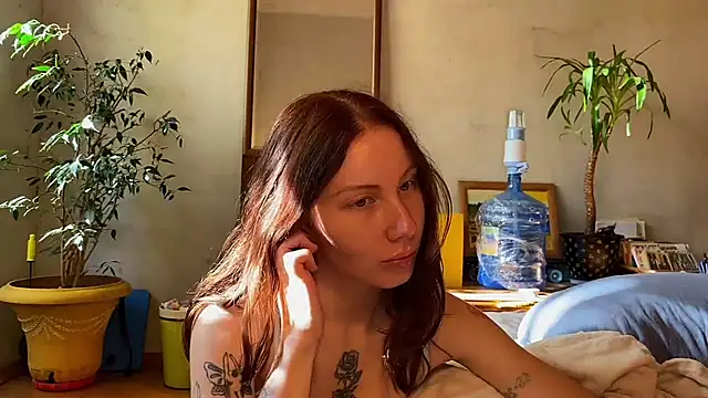 Snapshot of elfess chatting on 10/08/25, 10:02 elfess online show from 10/08/25, 10:02