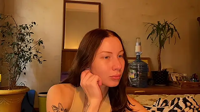 Snapshot of elfess chatting on 10/10/25, 07:29 elfess online show from 10/10/25, 07:29