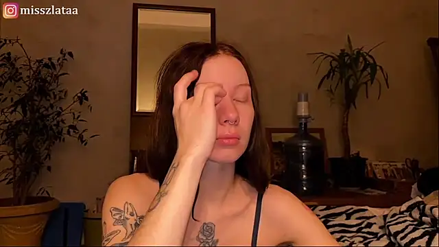 Snapshot of elfess chatting on 11/17/25, 05:35 elfess online show from 11/17/25, 05:35