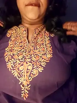 Snapshot of sassy_horny chatting on 12/29/24, 12:30 sassy horny online show from 12/29/24, 12:30