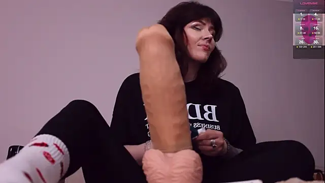 Luna Blake online show from 10/25/25, 10:34