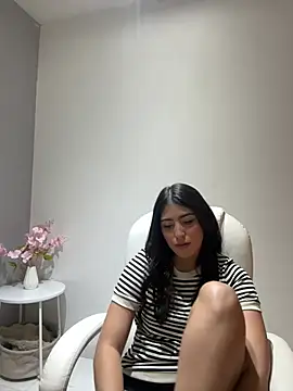 Snapshot of Gaby_zahir_ chatting on 12/10/24, 11:51 Gaby zahir online show from 12/10/24, 11:51