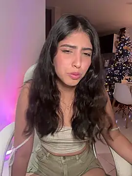 Snapshot of Gaby_zahir_ chatting on 12/12/24, 02:48 Gaby zahir online show from 12/12/24, 02:48