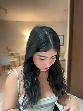 Snapshot of Gaby_zahir_ chatting on 03/11/25, 09:34 Gaby zahir online show from 03/11/25, 09:34