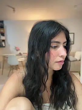 Snapshot of Gaby_zahir_ chatting on 03/11/25, 12:39 Gaby zahir online show from 03/11/25, 12:39