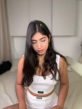 Snapshot of Gaby_zahir_ chatting on 10/10/25, 11:09 Gaby zahir online show from 10/10/25, 11:09