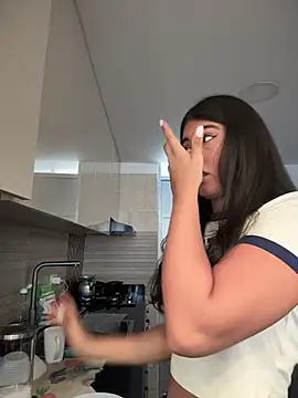 Snapshot of Gaby_zahir_ chatting on 12/21/25, 01:18 Gaby zahir online show from 12/21/25, 01:18