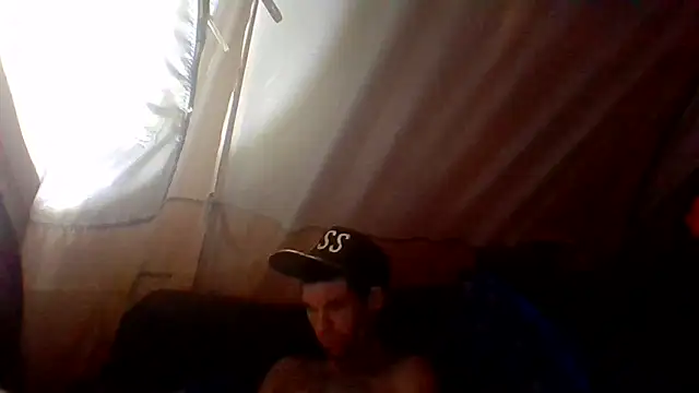 Snapshot of prettyboytatted69 chatting on 04/07/26, 01:00 prettyboytatted69 online show from 04/07/26, 01:00
