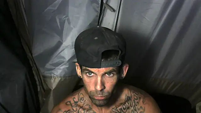 Snapshot of prettyboytatted69 chatting on 04/08/26, 07:08 prettyboytatted69 online show from 04/08/26, 07:08