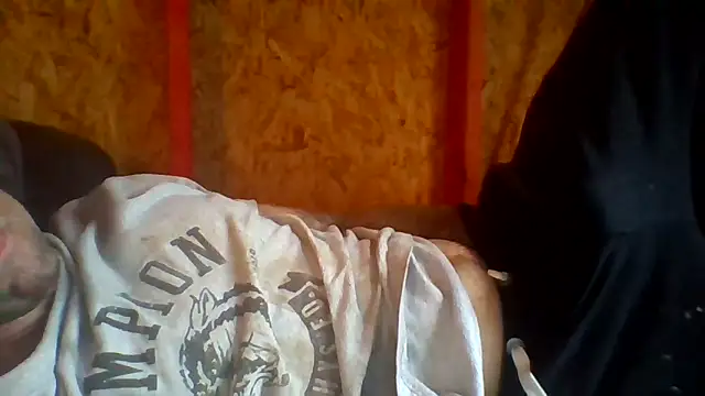 Snapshot of prettyboytatted69 chatting on 04/12/26, 08:36 prettyboytatted69 online show from 04/12/26, 08:36