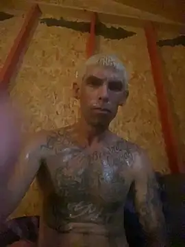 Snapshot of prettyboytatted69 chatting on 04/13/26, 06:24 prettyboytatted69 online show from 04/13/26, 06:24