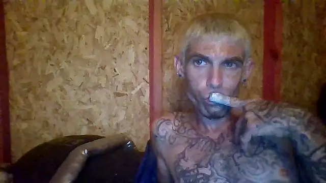 Snapshot of prettyboytatted69 chatting on 04/18/26, 04:49 prettyboytatted69 online show from 04/18/26, 04:49