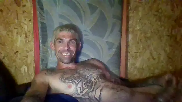 Snapshot of prettyboytatted69 chatting on 04/24/26, 04:26 prettyboytatted69 online show from 04/24/26, 04:26